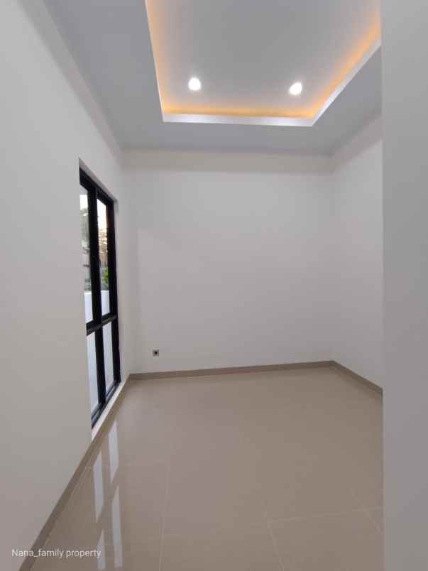 dijual rumah jalan raya meruya jakarta