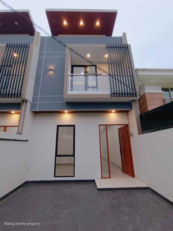 dijual rumah jalan raya meruya jakarta