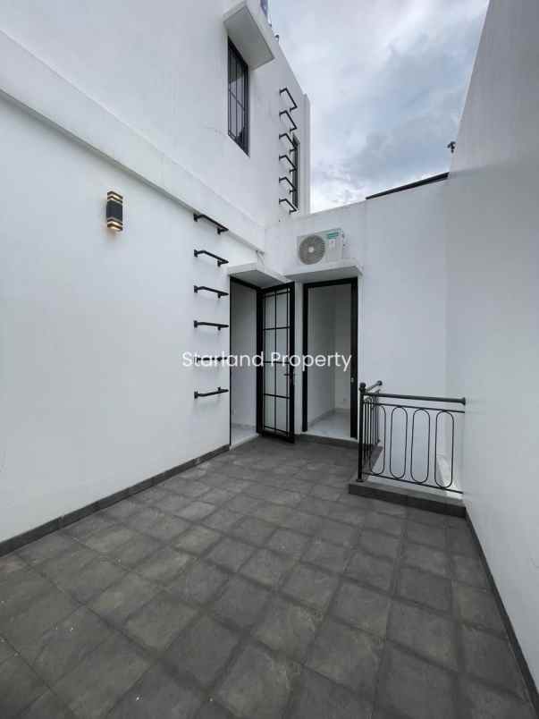 dijual rumah jalan raya rempoa jakarta