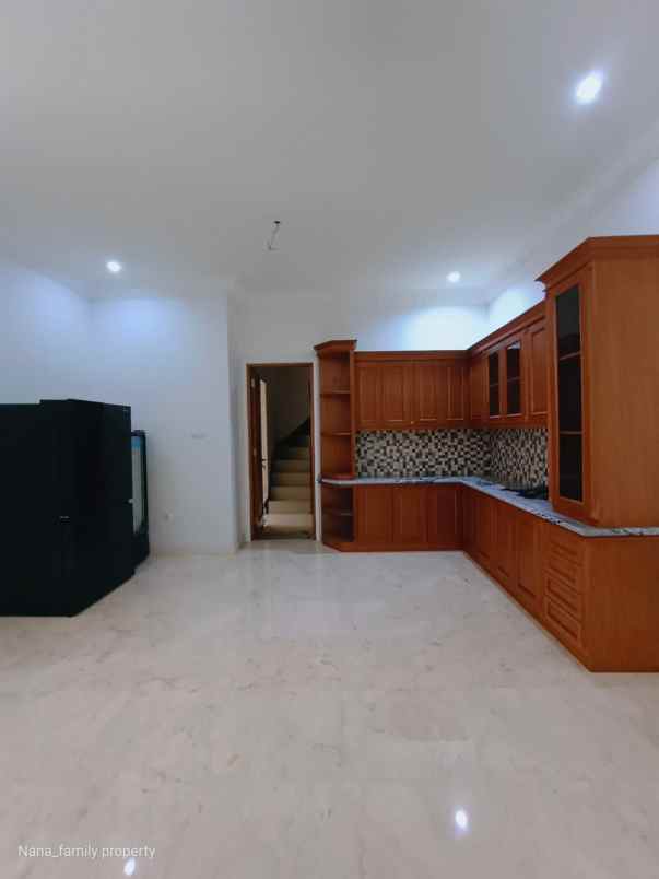 dijual rumah jalan raya rempoa veteran