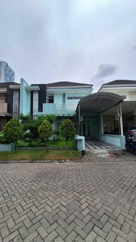 dijual rumah jalan royal residence