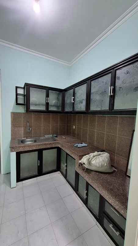 dijual rumah jalan royal residence