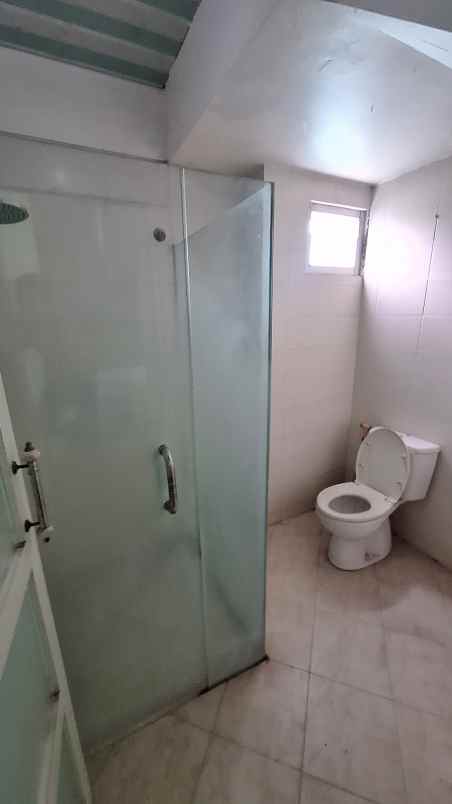 dijual rumah jalan royal residence