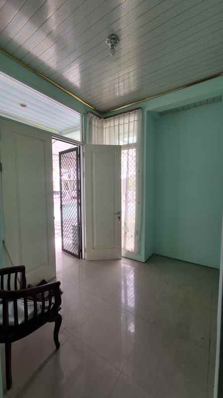dijual rumah jalan royal residence