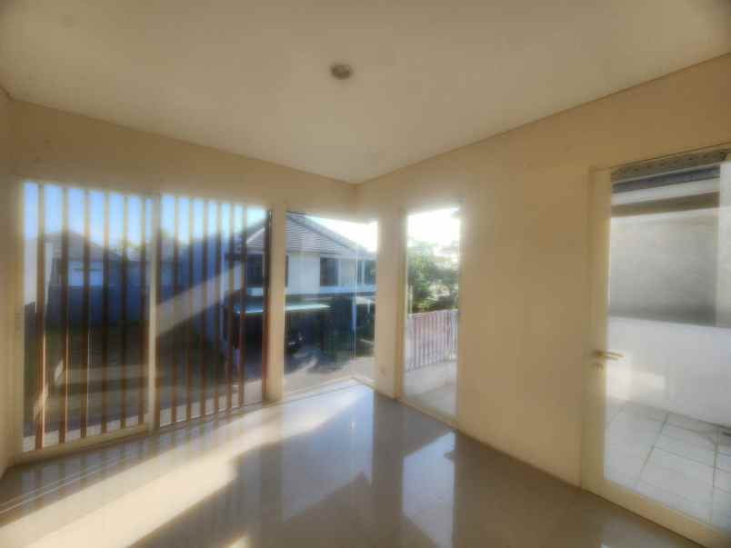 dijual rumah jalan the greenlake citraland