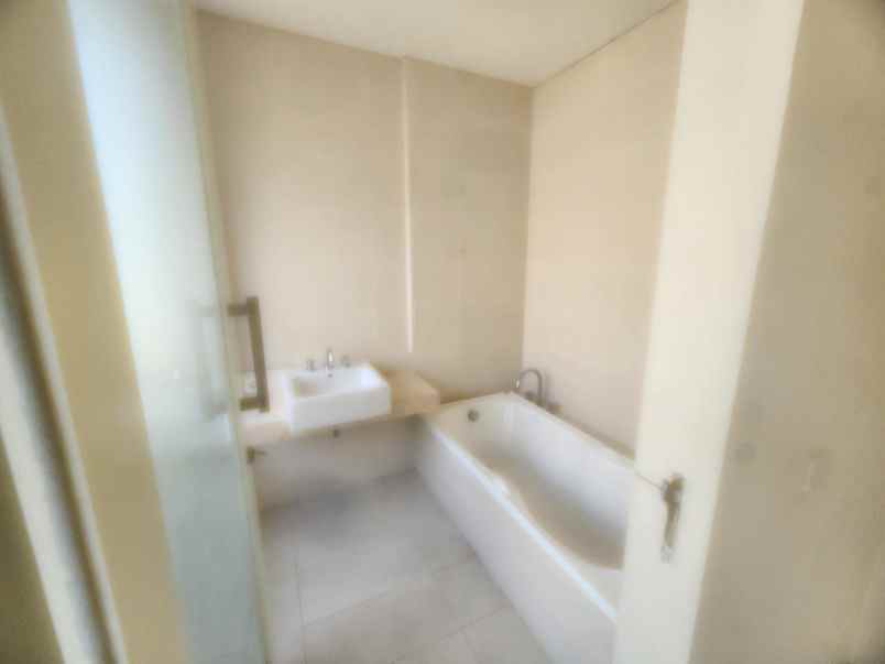 dijual rumah jalan the greenlake citraland
