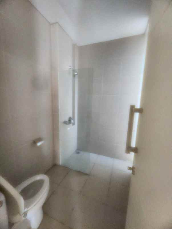 dijual rumah jalan the greenlake citraland