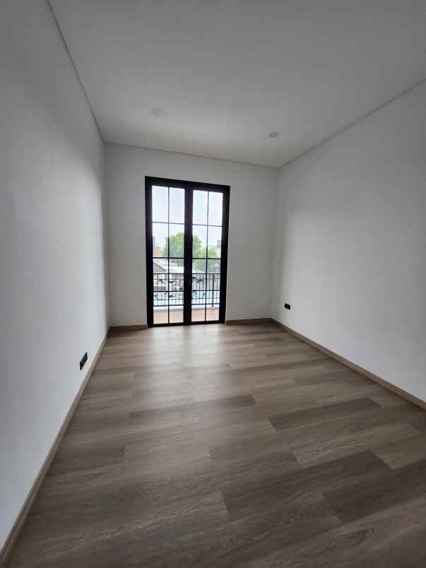 dijual rumah jalan villa taman telaga