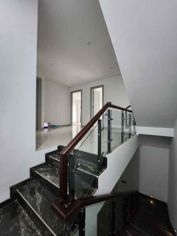 dijual rumah jalan villa taman telaga