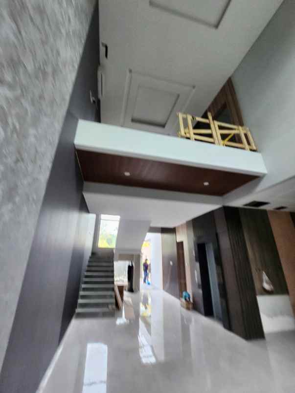 dijual rumah jalan woodland