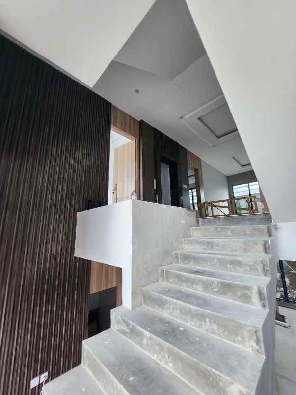 dijual rumah jalan woodland