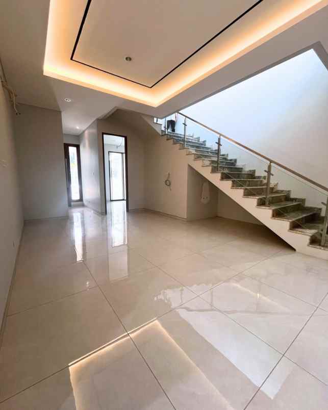 dijual rumah jalan woodland citraland