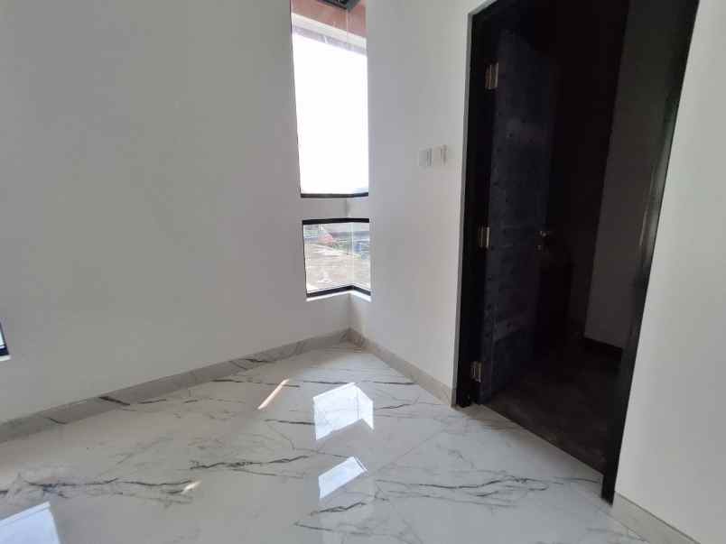 dijual rumah jatiwaringin pondok gede