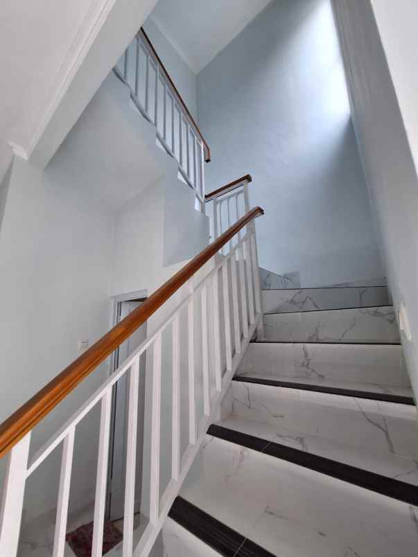 dijual rumah jatiwarna bekasi