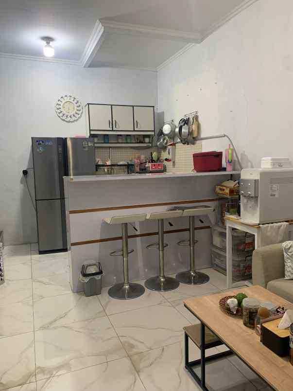 dijual rumah jl abadi kebon besar