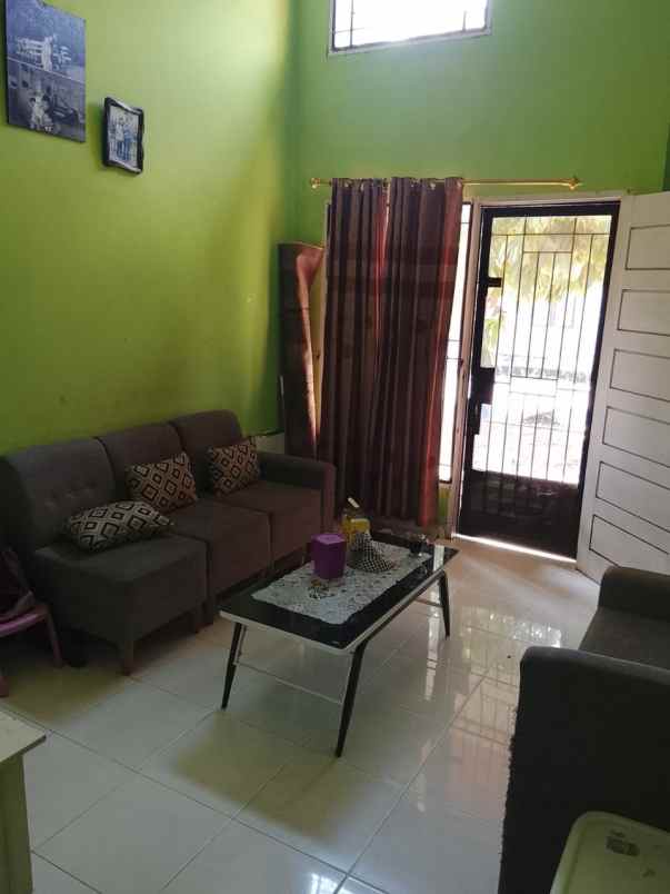 dijual rumah jl aur kuning