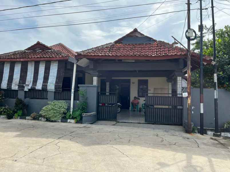 dijual rumah jl bromo blok q no 14 rt