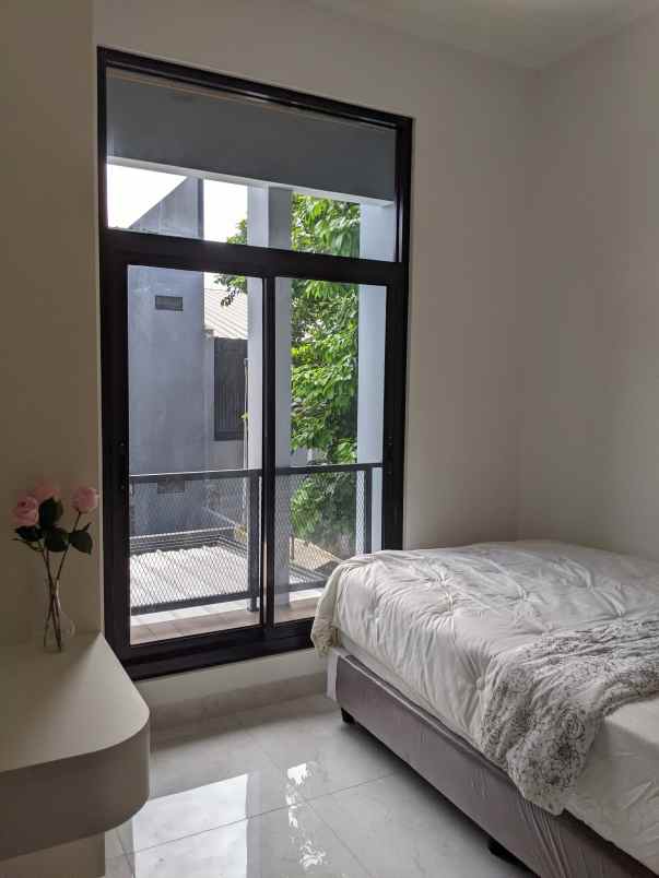 dijual rumah jl buaran rawabuntu