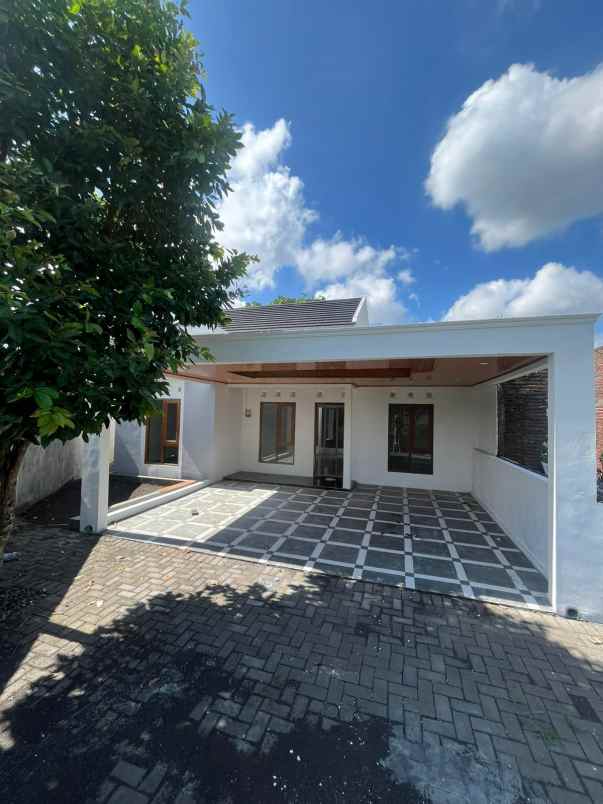 dijual rumah jl godean km 7