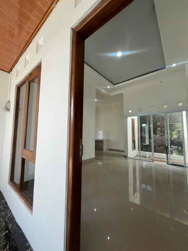 dijual rumah jl godean km 7