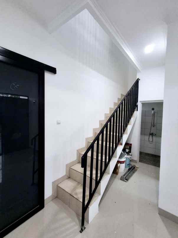 dijual rumah jl jatihandap bandung