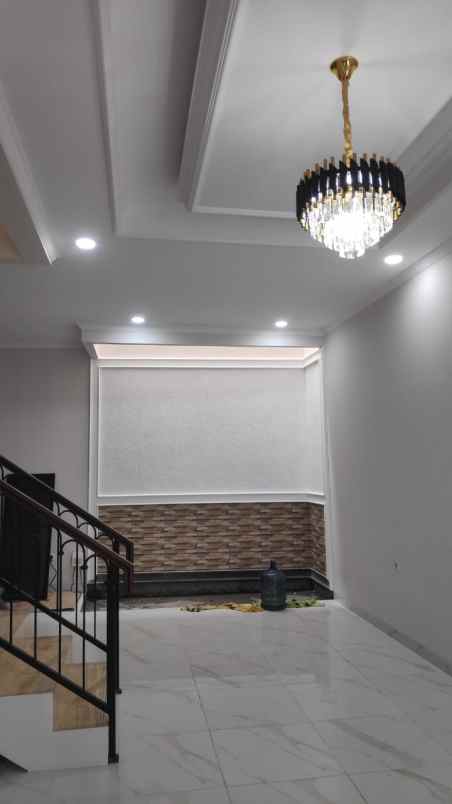 dijual rumah jl jatiwaringin raya