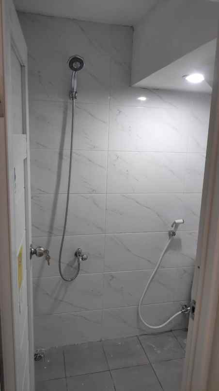 dijual rumah jl jatiwaringin raya