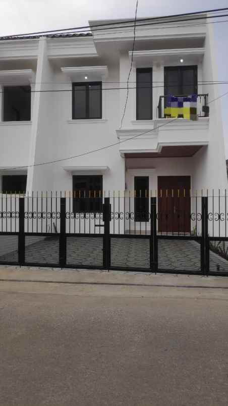 dijual rumah jl jatiwaringin raya