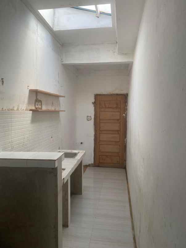 dijual rumah jl kartama