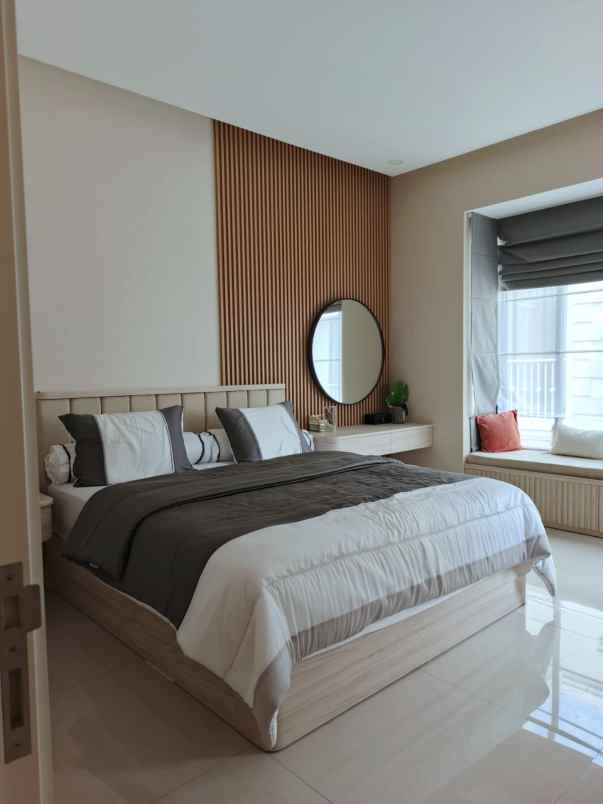 dijual rumah jl komp setraduta