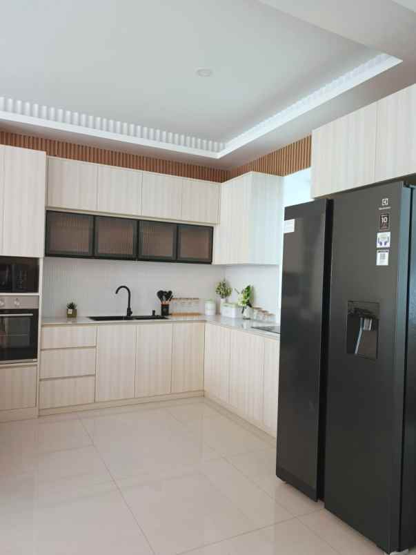 dijual rumah jl komp setraduta