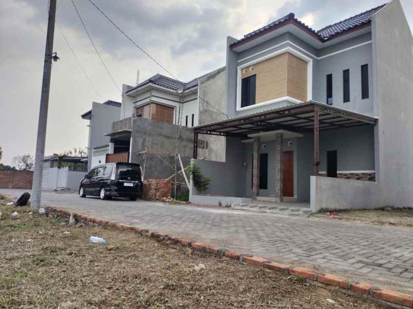 dijual rumah jl ovensari raya