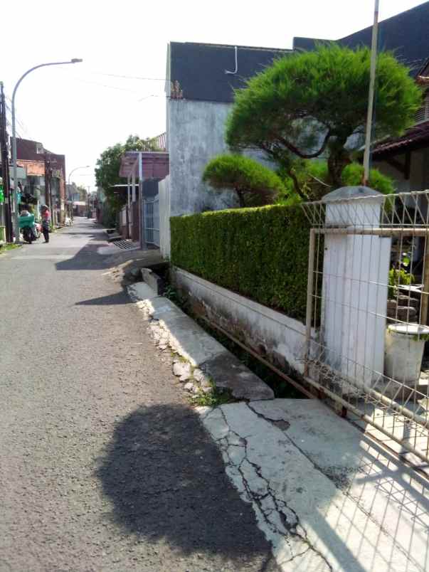 dijual rumah jl pesantren cigadung