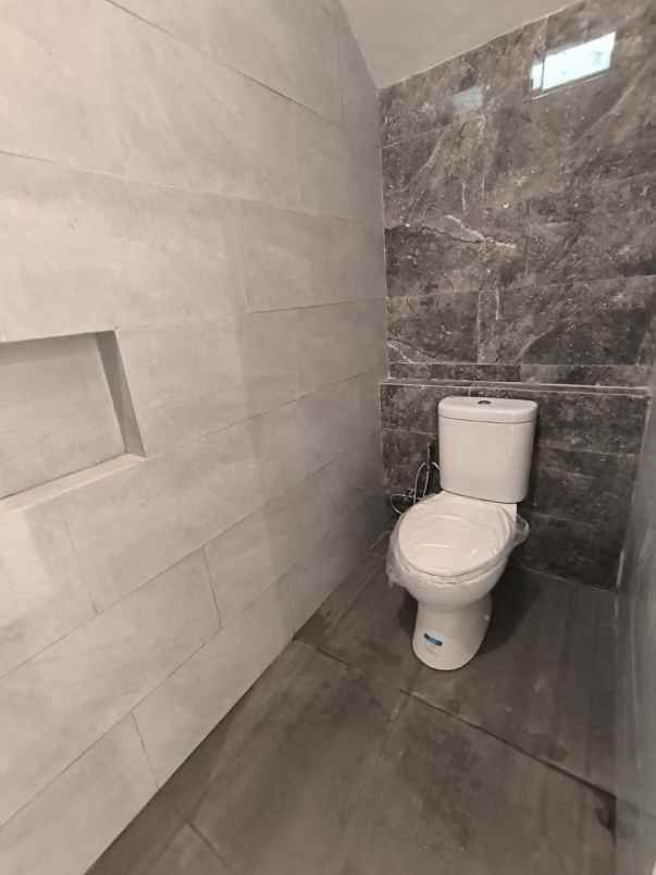 dijual rumah jl pulo asem rawamangun