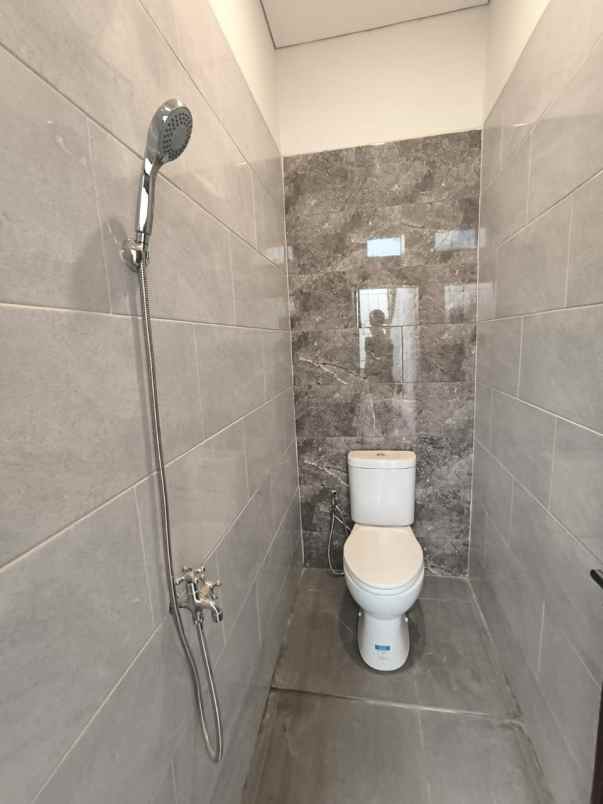 dijual rumah jl pulo asem rawamangun