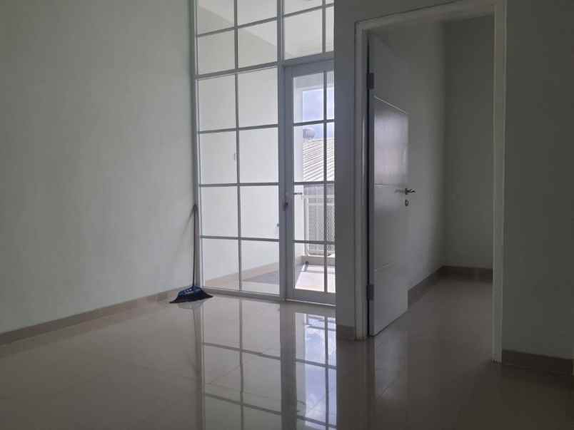 dijual rumah jl raya hankam