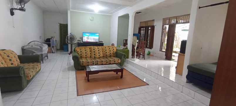 dijual rumah jl raya kalisuren