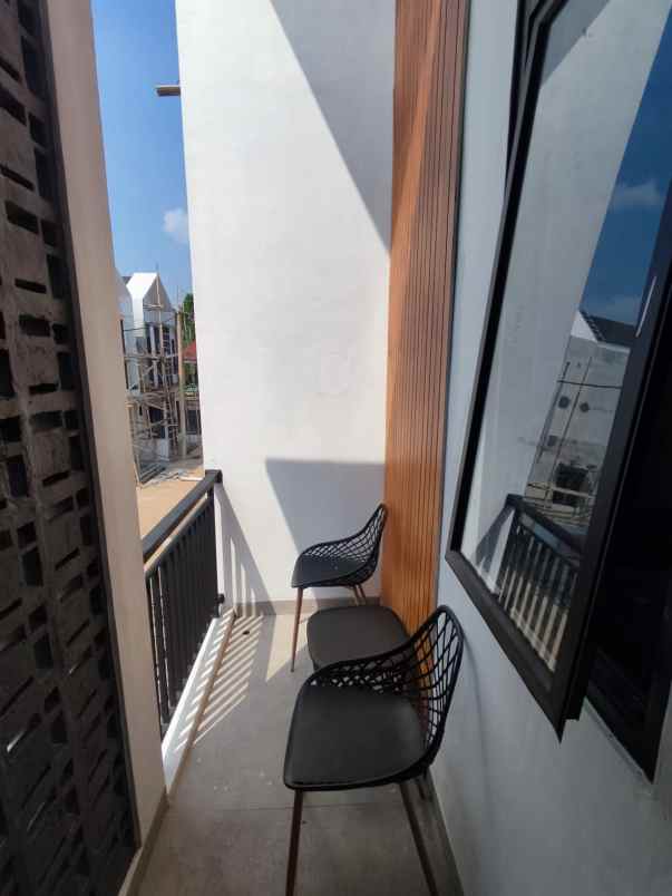 dijual rumah jl raya pengasinan