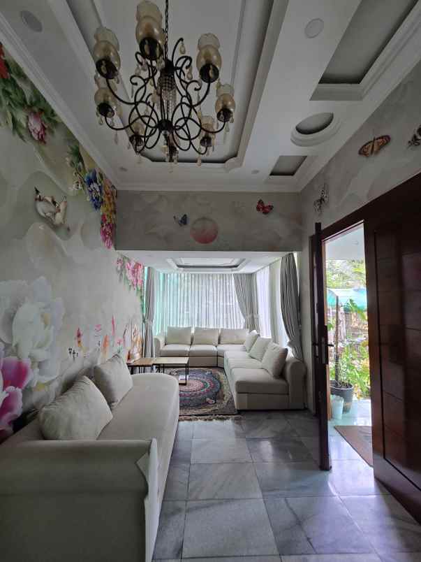 dijual rumah jl raya perumahan