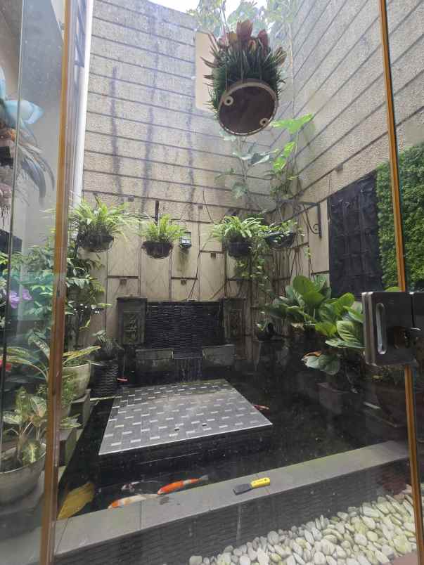 dijual rumah jl raya perumahan