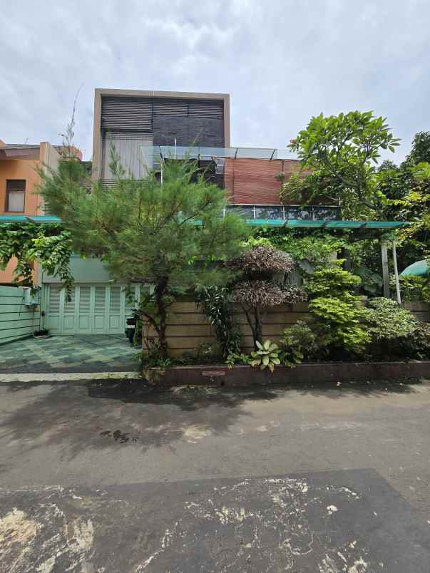 dijual rumah jl raya perumahan