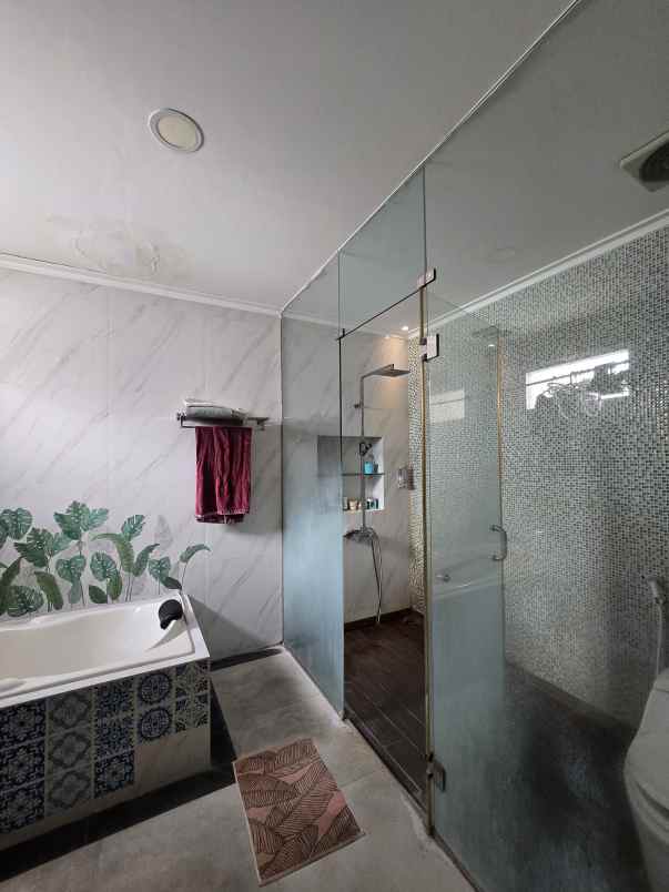 dijual rumah jl raya perumahan