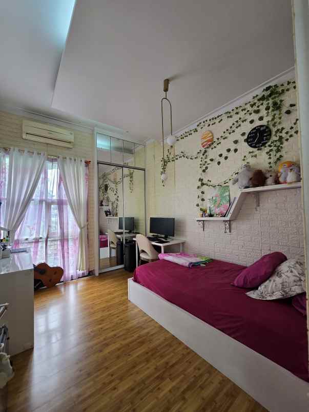 dijual rumah jl raya perumahan