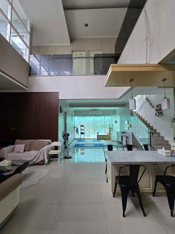 dijual rumah jl raya perumahan