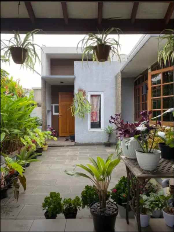 dijual rumah jl sukajadi