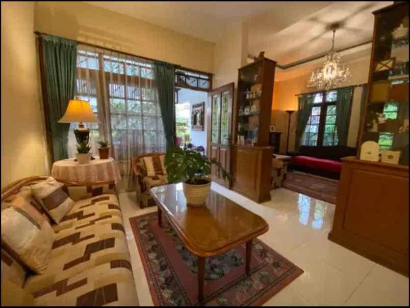 dijual rumah jl sukajadi