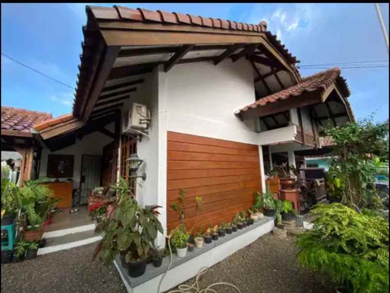 dijual rumah jl sukajadi