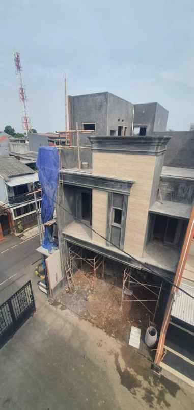 dijual rumah jl taman mini