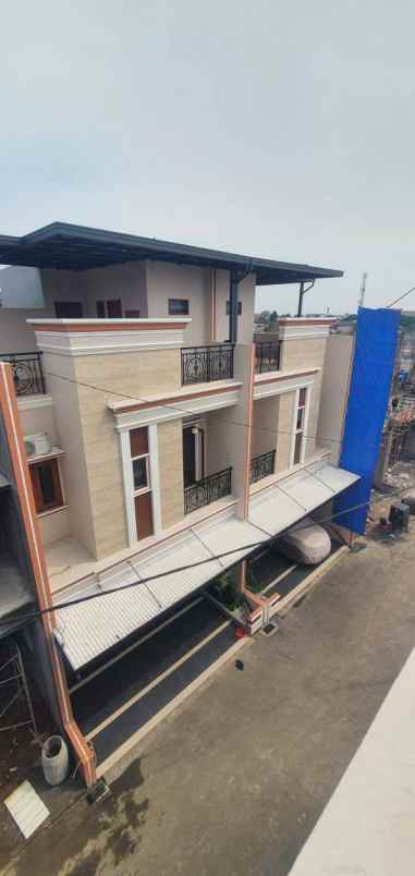 dijual rumah jl taman mini