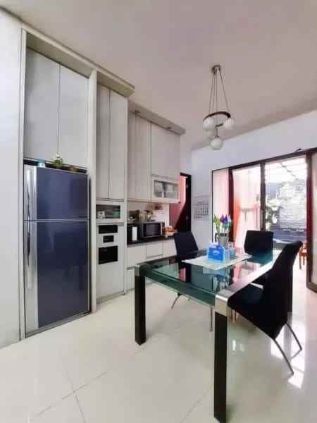 dijual rumah jl warung silah kec